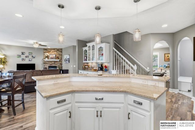 20134 Douglas Street, Omaha, NE 68022