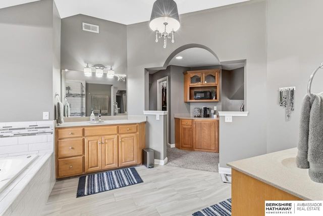 20134 Douglas Street, Omaha, NE 68022
