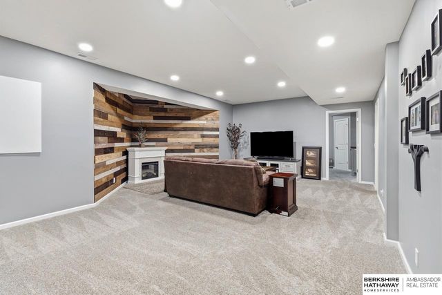 20134 Douglas Street, Omaha, NE 68022
