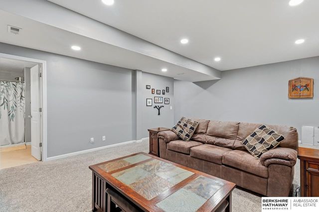 20134 Douglas Street, Omaha, NE 68022