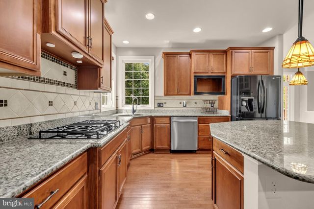 3232 LOST POND CT, Triangle, VA 22172
