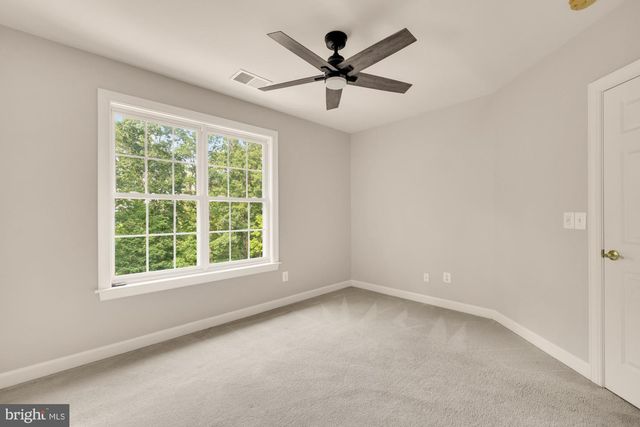 3232 LOST POND CT, Triangle, VA 22172