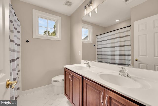 3232 LOST POND CT, Triangle, VA 22172