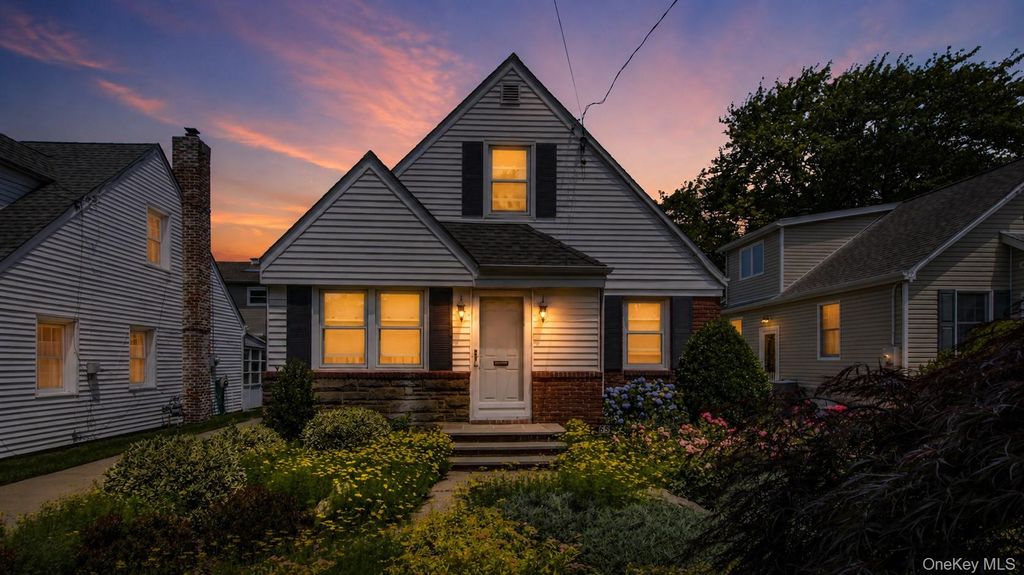 65 Stewart Avenue, Stewart Manor, NY 11530 — photo 4