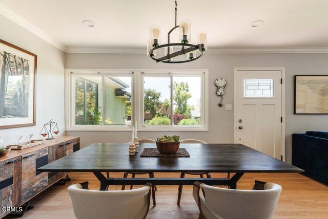 2061 N Roosevelt Avenue, Altadena, CA 91001