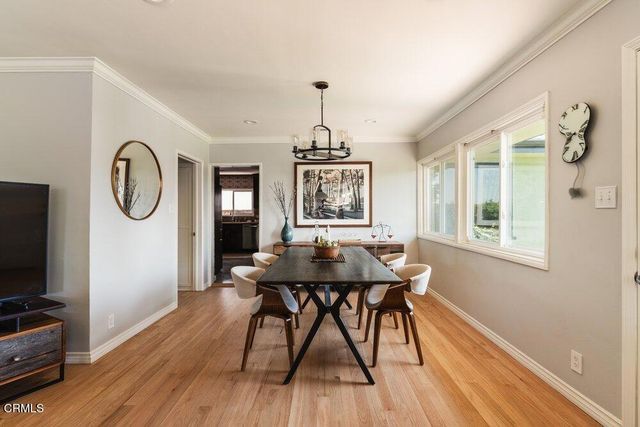 2061 N Roosevelt Avenue, Altadena, CA 91001