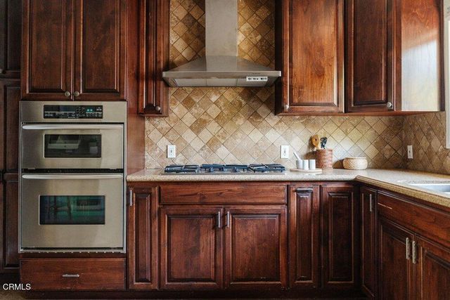 2061 N Roosevelt Avenue, Altadena, CA 91001