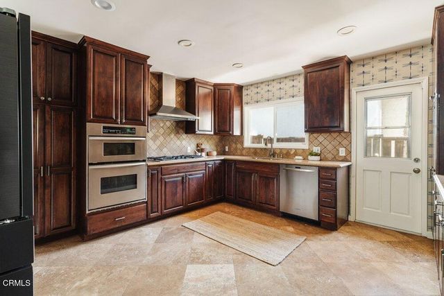 2061 N Roosevelt Avenue, Altadena, CA 91001