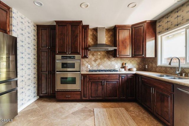 2061 N Roosevelt Avenue, Altadena, CA 91001