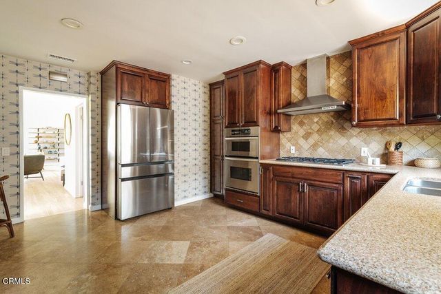 2061 N Roosevelt Avenue, Altadena, CA 91001