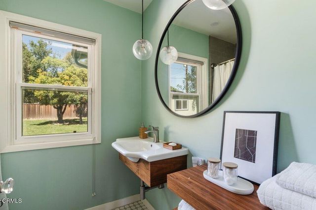 2061 N Roosevelt Avenue, Altadena, CA 91001