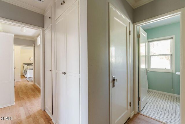 2061 N Roosevelt Avenue, Altadena, CA 91001