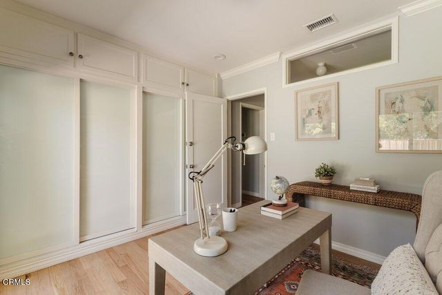 2061 N Roosevelt Avenue, Altadena, CA 91001