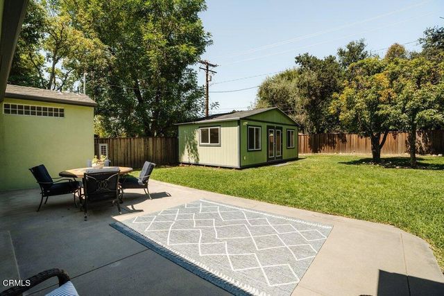 2061 N Roosevelt Avenue, Altadena, CA 91001