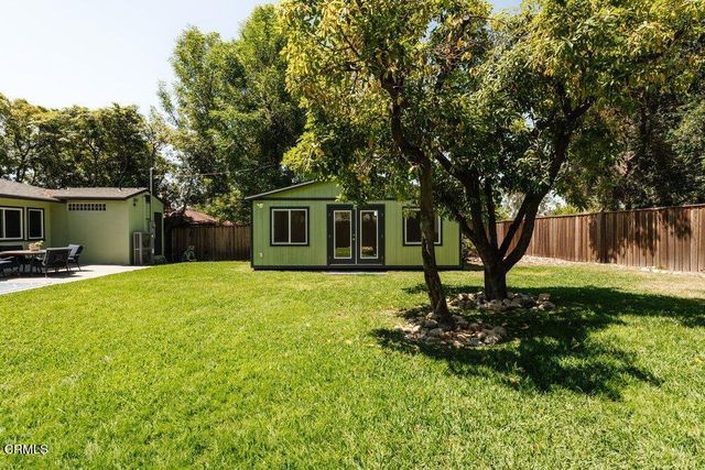 2061 N Roosevelt Avenue, Altadena, CA 91001