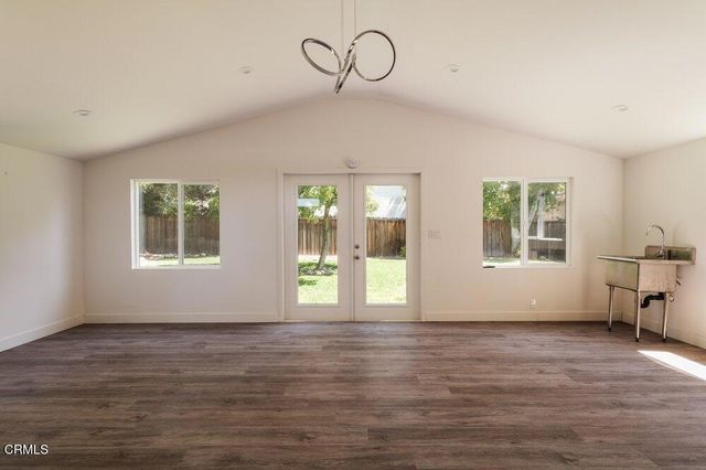 2061 N Roosevelt Avenue, Altadena, CA 91001