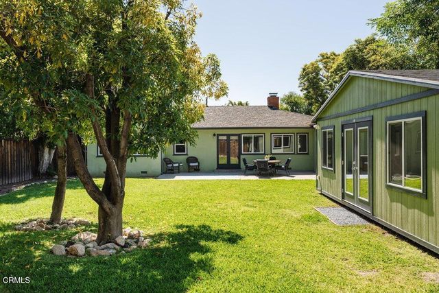 2061 N Roosevelt Avenue, Altadena, CA 91001
