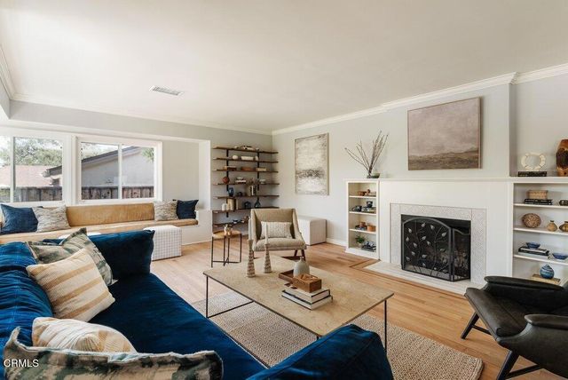 2061 N Roosevelt Avenue, Altadena, CA 91001