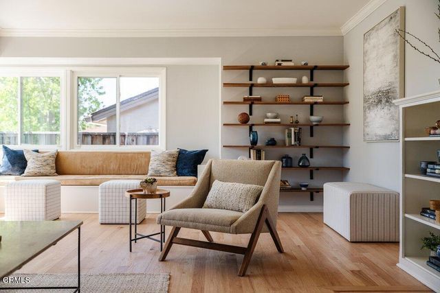 2061 N Roosevelt Avenue, Altadena, CA 91001