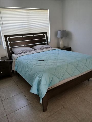 6505 Pines Pkwy 2, Hollywood, FL 33023