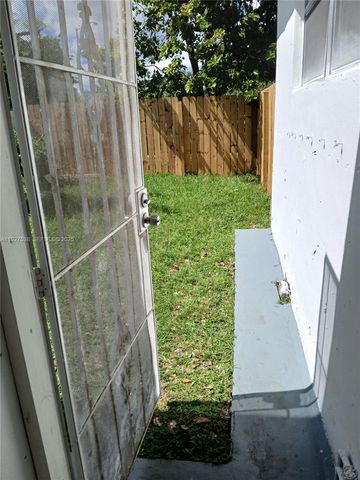 6505 Pines Pkwy 2, Hollywood, FL 33023