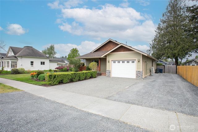 232 Front Street, Sumas, WA 98295