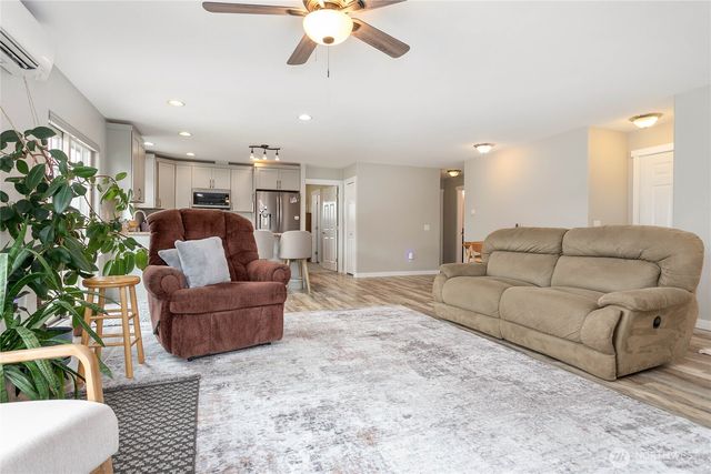 232 Front Street, Sumas, WA 98295