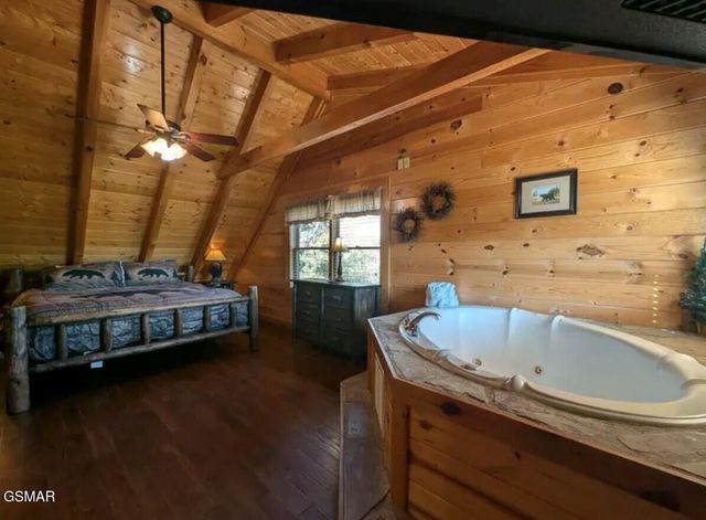 3160 White Falcon Way, Pigeon Forge, TN 37863