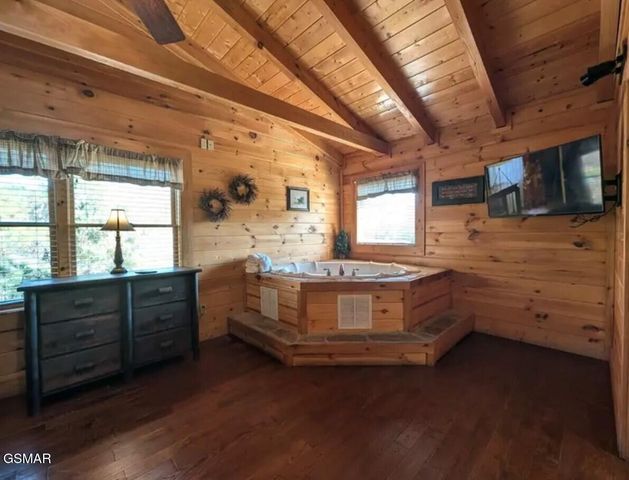 3160 White Falcon Way, Pigeon Forge, TN 37863