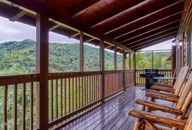 3160 White Falcon Way, Pigeon Forge, TN 37863