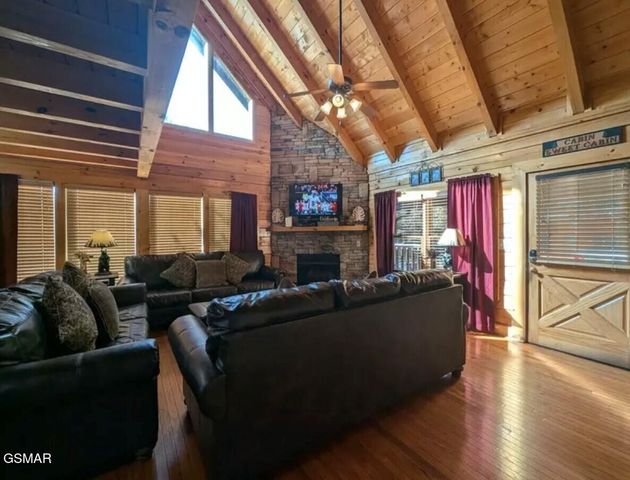 3160 White Falcon Way, Pigeon Forge, TN 37863