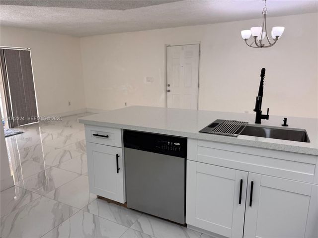18830 NW 57th Ave 106, Hialeah, FL 33015