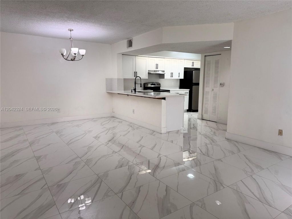 18830 NW 57th Ave 106, Hialeah, FL 33015