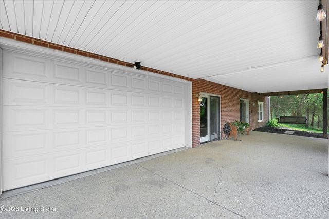 8004 Blacksmith Ct, Louisville, KY 40291