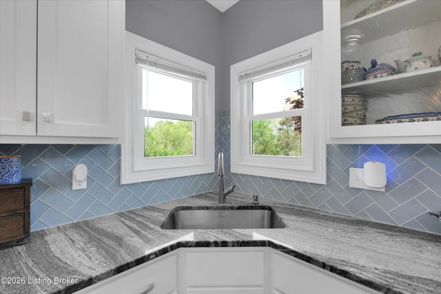 8004 Blacksmith Ct, Louisville, KY 40291