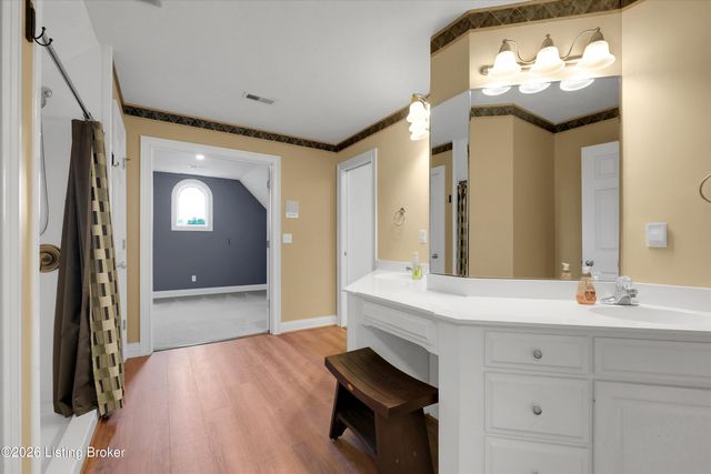 8004 Blacksmith Ct, Louisville, KY 40291
