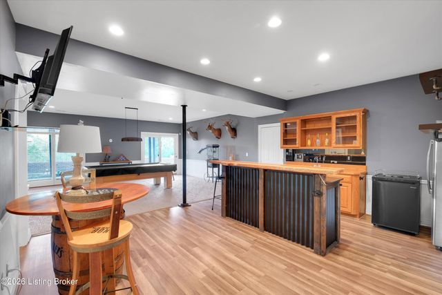 8004 Blacksmith Ct, Louisville, KY 40291