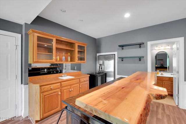 8004 Blacksmith Ct, Louisville, KY 40291