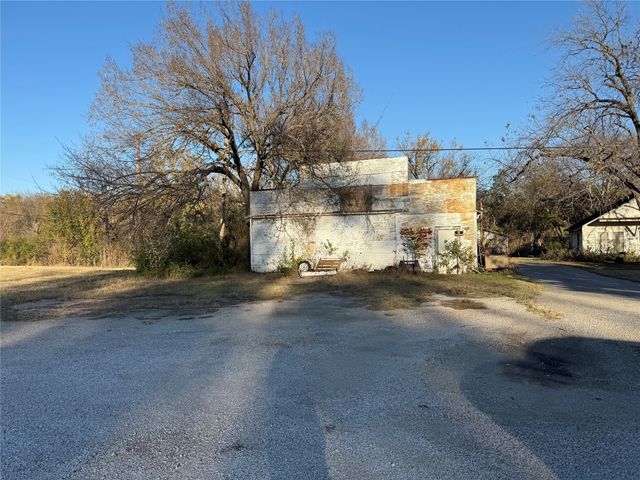 408 N Parkway Drive, Alvarado, TX 76009