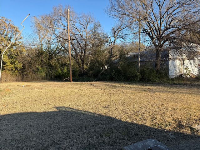 408 N Parkway Drive, Alvarado, TX 76009