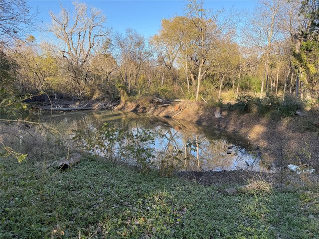 408 N Parkway Drive, Alvarado, TX 76009