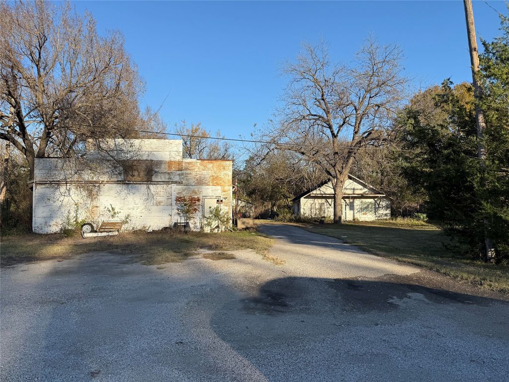 408 N Parkway Drive, Alvarado, TX 76009