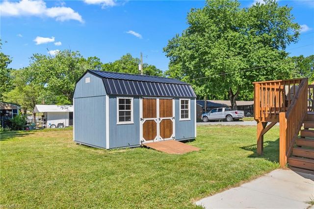700 English Street, Thomasville, NC 27360