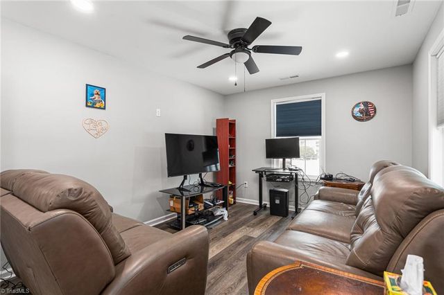 700 English Street, Thomasville, NC 27360