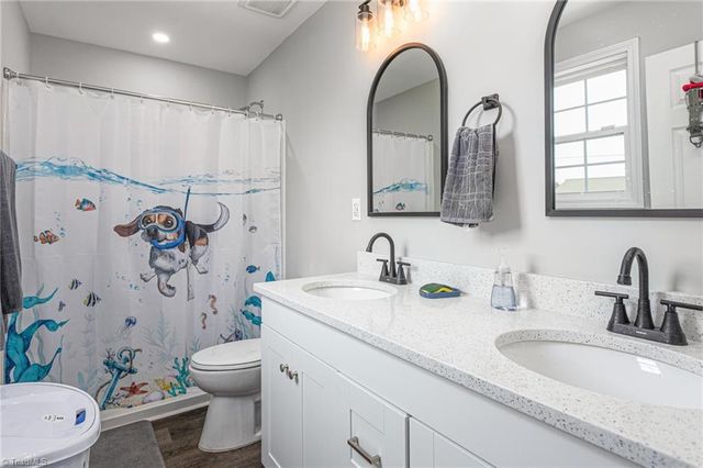 700 English Street, Thomasville, NC 27360