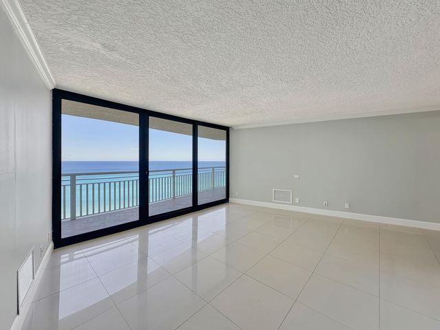 3000 N Ocean Drive 23 E, Singer Island, FL 33404