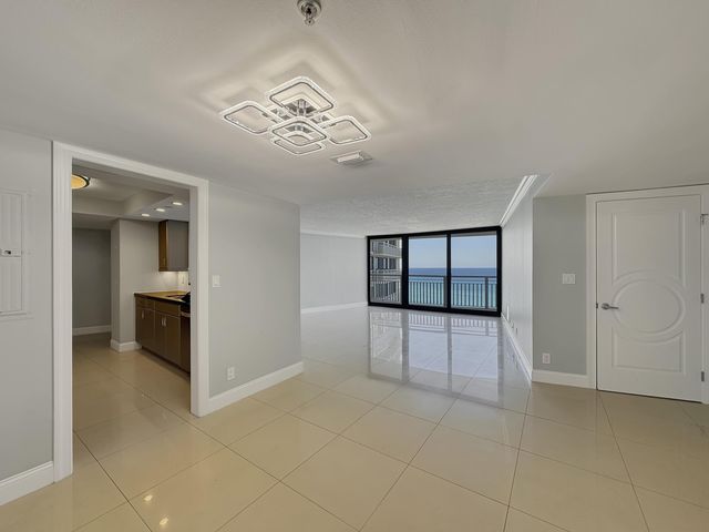 3000 N Ocean Drive 23 E, Singer Island, FL 33404