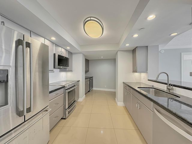 3000 N Ocean Drive 23 E, Singer Island, FL 33404