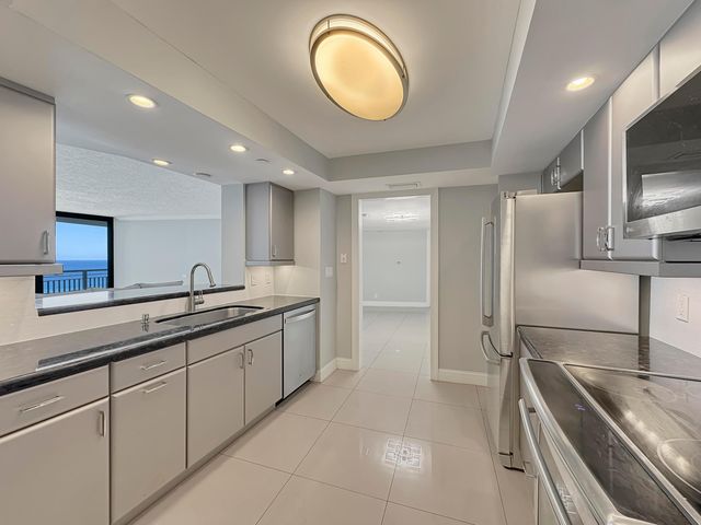 3000 N Ocean Drive 23 E, Singer Island, FL 33404