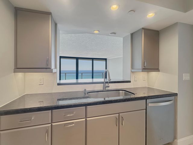 3000 N Ocean Drive 23 E, Singer Island, FL 33404